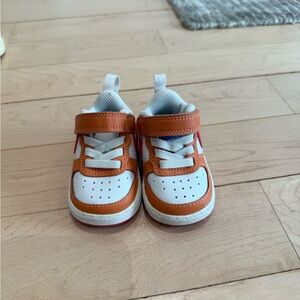Nike White and Orange Toddlers' Hook-and-Loop Sneakers